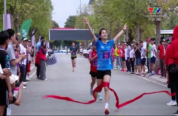 Bóng hồng vô địch đường chạy 3000m