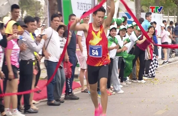 Tân binh 5000m: Bước chạy làm nên kỳ tích