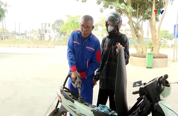 Giá xăng dầu chỉ được điều chỉnh ngay nếu tăng trên 15%