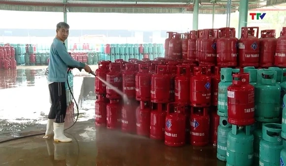 Giá gas vượt 500.000 đồng/bình 12kg sau đợt điều chỉnh mới
