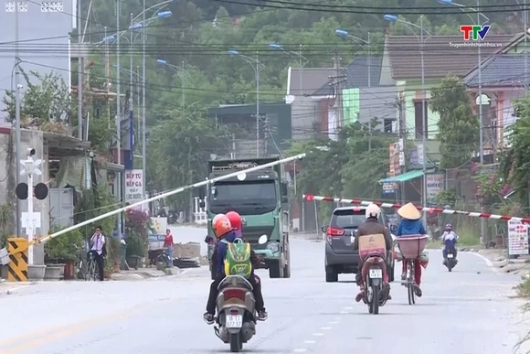 Đảm bảo an toàn khi đi qua điểm giao cắt giữa đường bộ và đường sắt