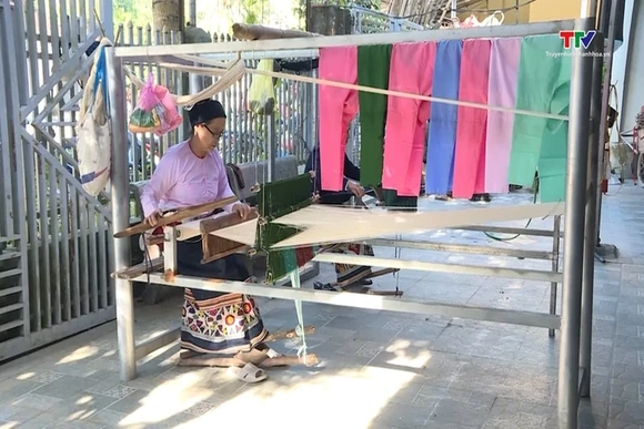 Khơi dậy giá trị văn hóa để phát triển du lịch
