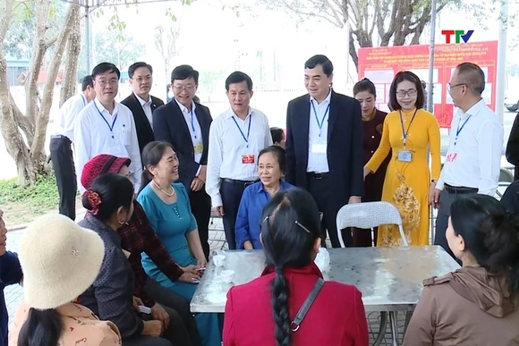 Chủ tịch UBND tỉnh Nguyễn Hoài Anh kiểm tra công tác bầu cử