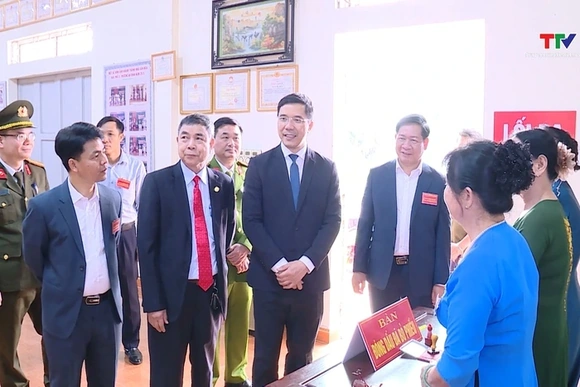Phó Bí thư Thường trực Tỉnh ủy Nguyễn Hồng Phong 
kiểm tra công tác bầu cử