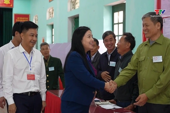 Chủ nhiệm Ủy ban Kiểm tra Tỉnh ủy Phạm Thị Thanh Thủy kiểm tra công tác bầu cử