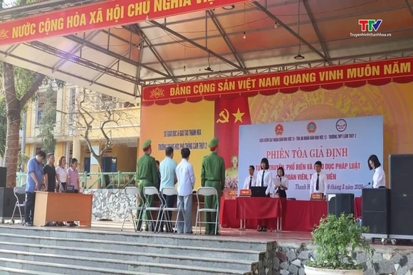 Phiên tòa giả định tuyên truyền pháp luật cho học sinh