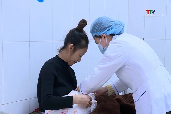 Đề xuất hỗ trợ tiền cho phụ nữ sinh đủ 2 con trước 35 tuổi