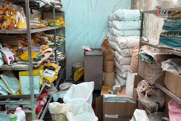 Phát hiện gần 1 tấn thực phẩm không rõ nguồn gốc tại Sầm Sơn