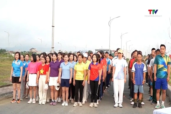 Xã Hoạt Giang: Hơn 600 cán bộ và Nhân dân tham gia Ngày chạy Olympic