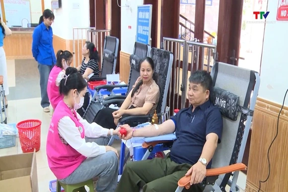 Đoàn thanh niên Chi nhánh khai thác đường sắt Hà Thanh hiến máu nhân đạo