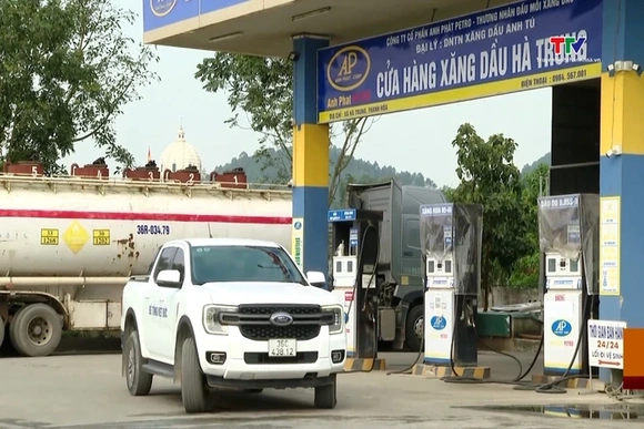 Chính thức miễn thuế môi trường, VAT, tiêu thụ đặc biệt với xăng dầu