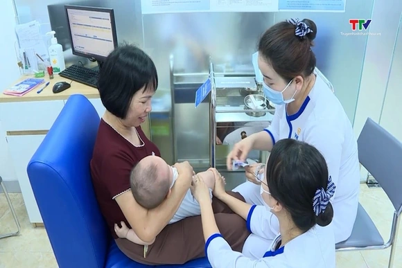 Chủ động tiêm vaccine phòng bệnh viêm màng não mô cầu từ cộng đồng