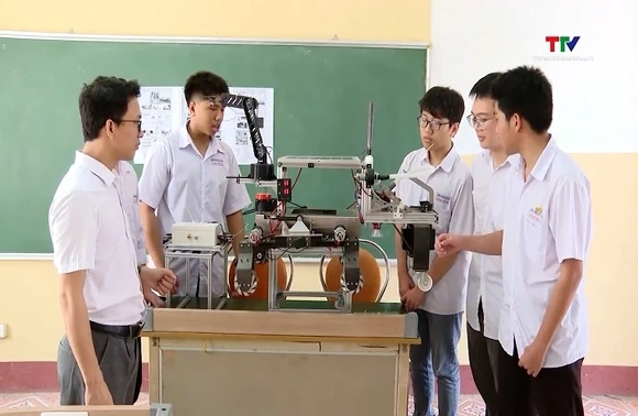 Học sinh Trường THPT Hàm Rồng đoạt giải Tư tại Cuộc thi khoa học kỹ thuật quốc gia