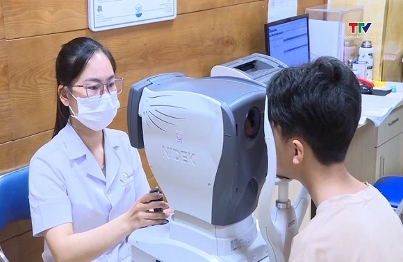 Gia tăng cận thị học đường – Can thiệp sớm để bảo vệ đôi mắt trẻ