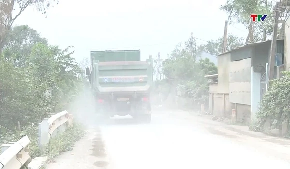 Sớm có biện pháp xử lý triệt để xe chở hàng quá tải qua xã Thiệu Tiến