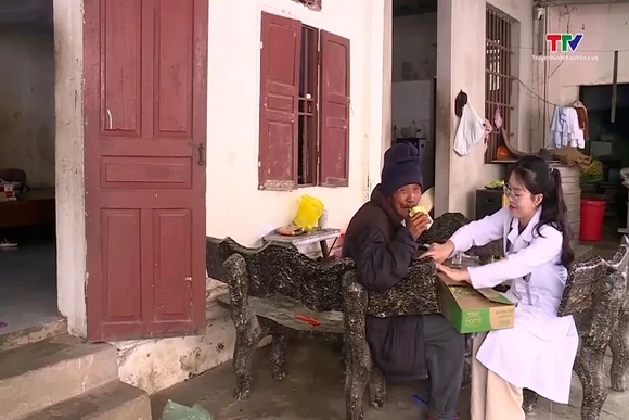 Dấu chân thầy thuốc trẻ trên hành trình chăm sóc sức khỏe người yếu thế