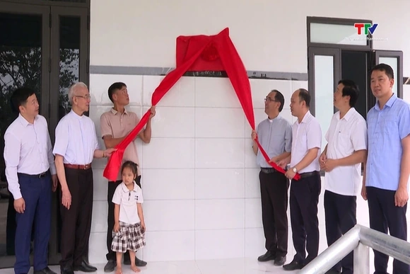 Bàn giao Nhà đại đoàn kết cho đồng bào Công giáo khó khăn