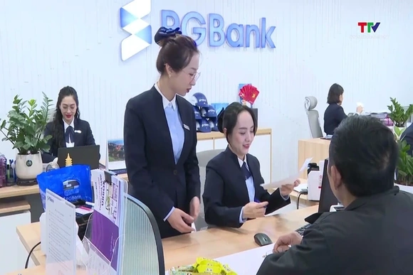 Giữ ổn định lãi suất hỗ trợ tăng trưởng