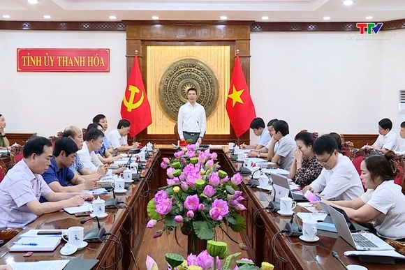 Cán bộ, đảng viên tiên phong bảo vệ nền tảng tư tưởng của Đảng