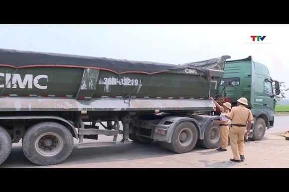 Sớm có biện pháp xử lý triệt để xe chở hàng quá tải qua xã Thiệu Tiến