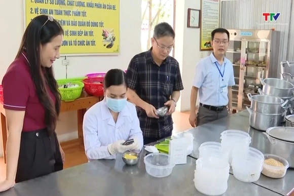 Các trường học phải công khai đơn vị cung cấp thức ăn, thực phẩm