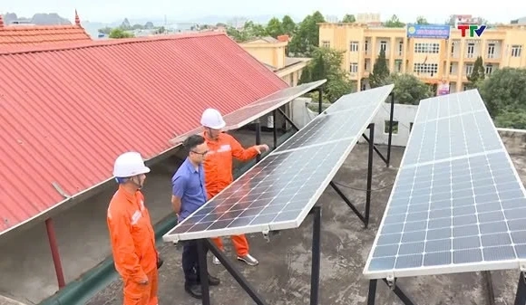 Điện mặt trời mái nhà giảm tải lưới điện mùa nắng nóng