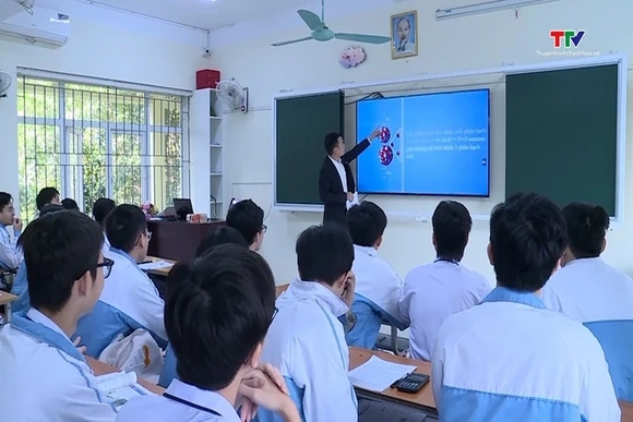 Thu nhập dạy thêm của giáo viên phải kê khai, nộp thuế