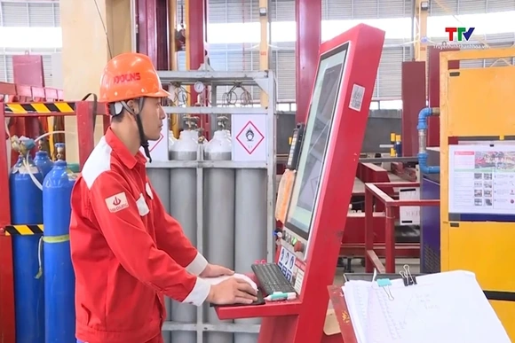 Sản xuất công nghiệp tăng 9%, nhiều ngành chủ lực bứt phá