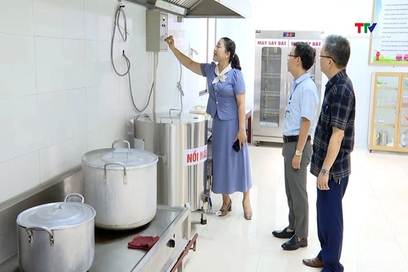 Các trường học phải công khai đơn vị cung cấp thức ăn, thực phẩm