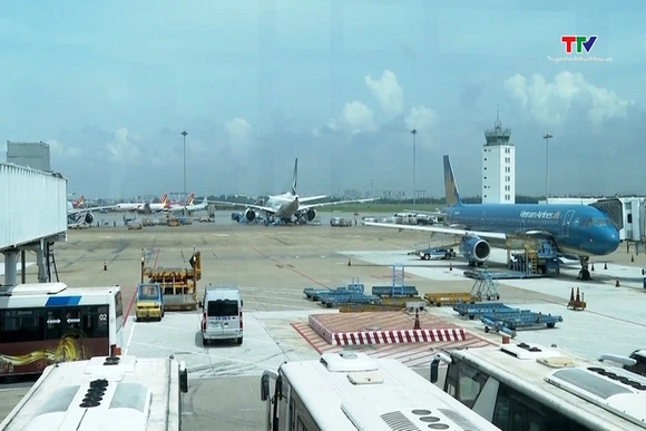 Bộ Xây dựng tính phương án tăng giá trần vé máy bay nội địa
