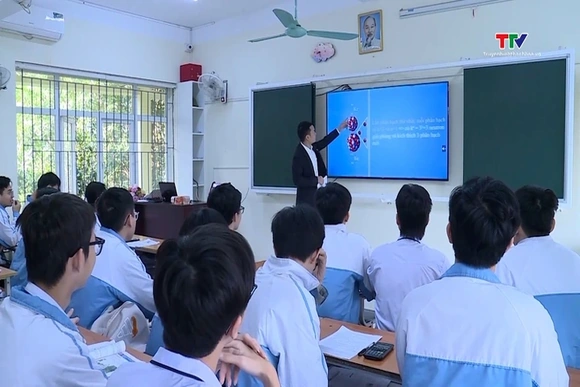 Thu nhập dạy thêm của giáo viên phải kê khai, nộp thuế