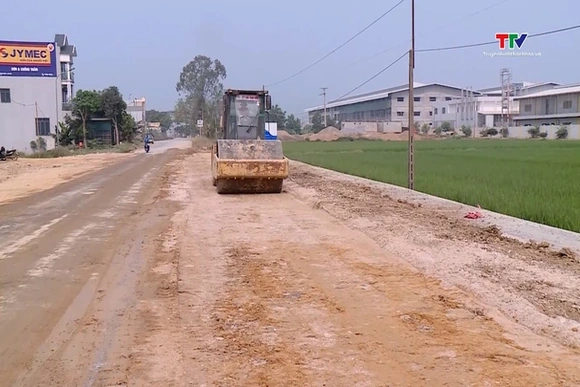 Đảm bảo an toàn giao thông thi công đường tỉnh 516C qua xã Thiệu Hóa