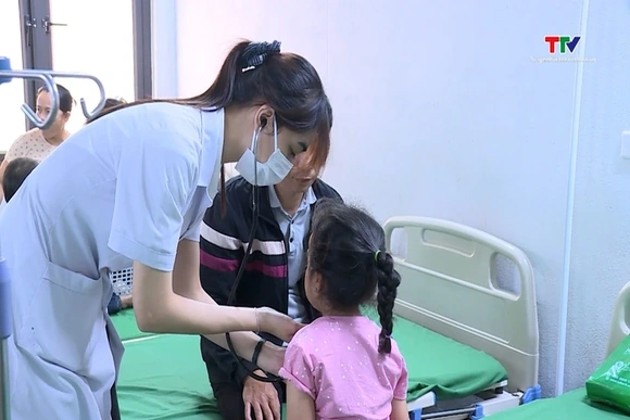 Cảnh báo biến chứng nguy hiểm do dịch bệnh tay chân miệng ở trẻ nhỏ