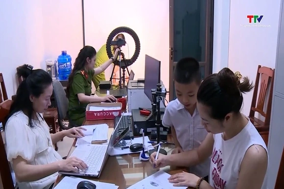 Cao điểm rà soát, cấp căn cước và tài khoản định danh điện tử mức 2 cho công dân từ 6 đến 14 tuổi
