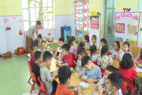 An toàn thực phẩm tại bếp ăn bán trú: Khi 