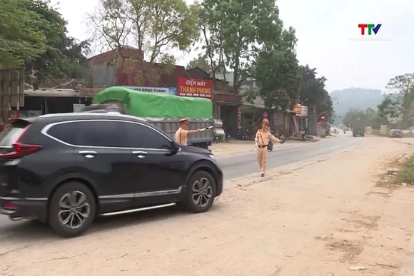 Đảm bảo an toàn giao thông trên tuyến đường Hồ Chí Minh