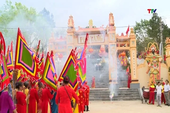 Khai hội Phủ Vàng