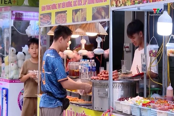 Tập trung thanh, kiểm tra thức ăn đường phố