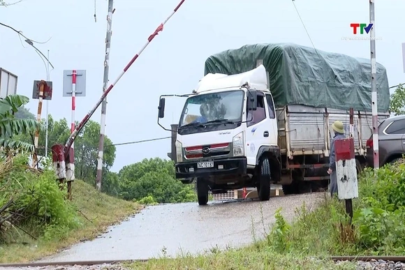 "Điểm đen" tai nạn đường sắt từ các lối đi dân sinh, tự mở