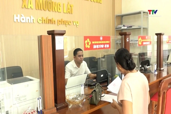 Trung tâm Phục vụ hành chính công các xã miền núi khắc phục khó khăn phục vụ người dân, doanh nghiệp
