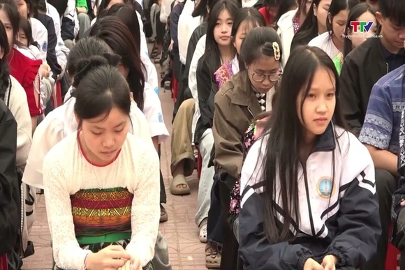 Tuyên truyền bảo vệ rừng gắn với phòng, chống tảo hôn trong học đường