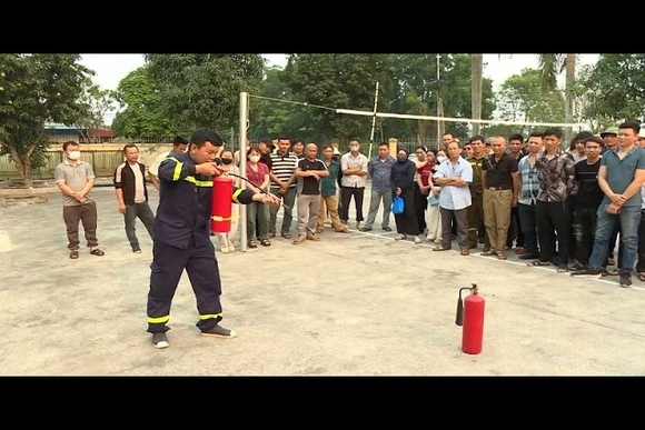 Tập huấn phòng cháy chữa cháy và cứu nạn cứu hộ cho các chủ cơ sở kinh doanh