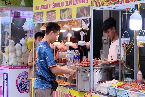 Tập trung thanh, kiểm tra thức ăn đường phố