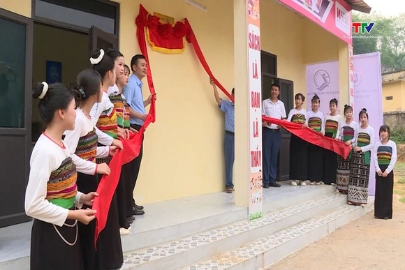 Khánh thành và gắn biển công trình thư viện cho trẻ em khó khăn trường THCS Nam Động