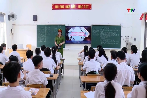 Bảo đảm an toàn tắm biển trong mùa du lịch