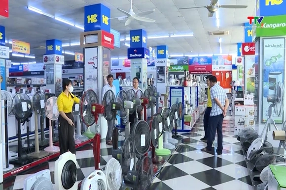 Thị trường điện lạnh tăng nhiệt mùa nắng nóng