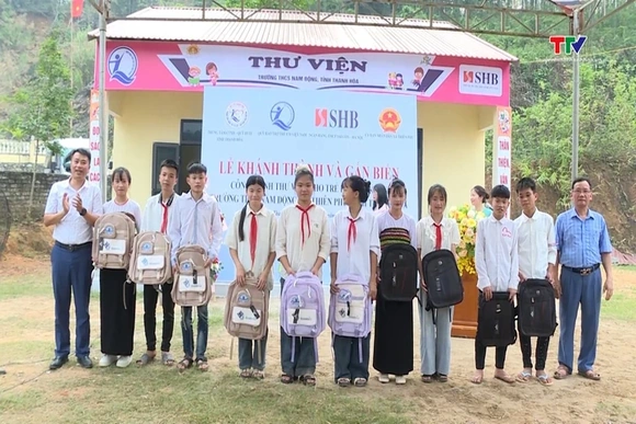 Chăm lo và phát triển văn hóa đọc cho trẻ vùng cao từ việc khánh thành công trình thư viện trường TH