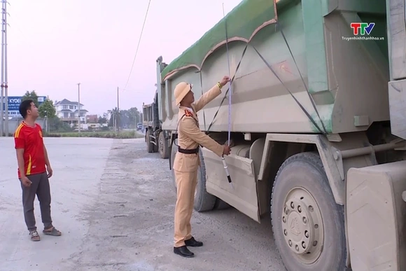 Kiểm tra, rà soát gần 1.000 phương tiện có tải trọng trên 15 tấn
