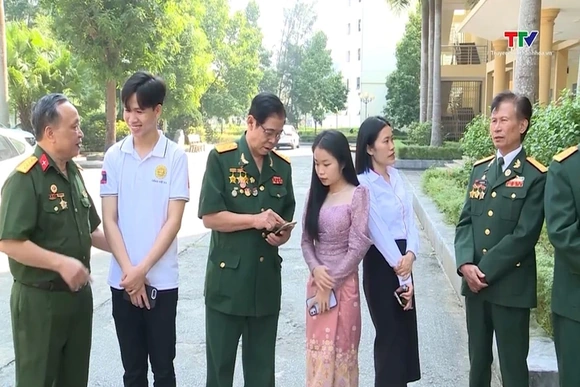 Phát huy vai trò cầu nối hữu nghị Việt Nam - Lào