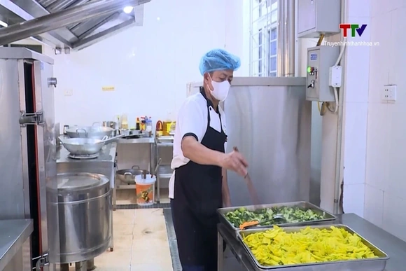Đảm bảo an toàn thực phẩm bếp ăn tập thể trong mùa nắng nóng